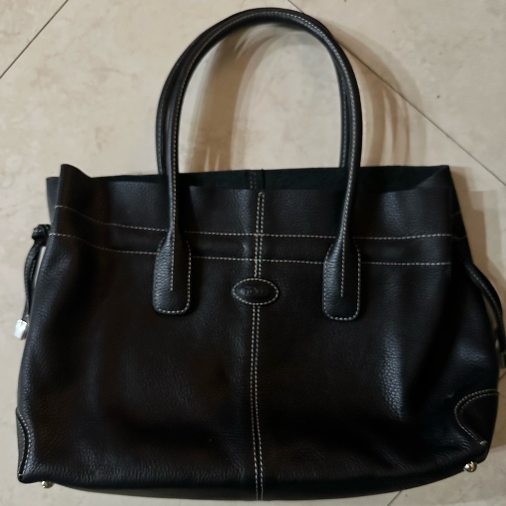 Tod shoulder/tote bag in like new condition.
